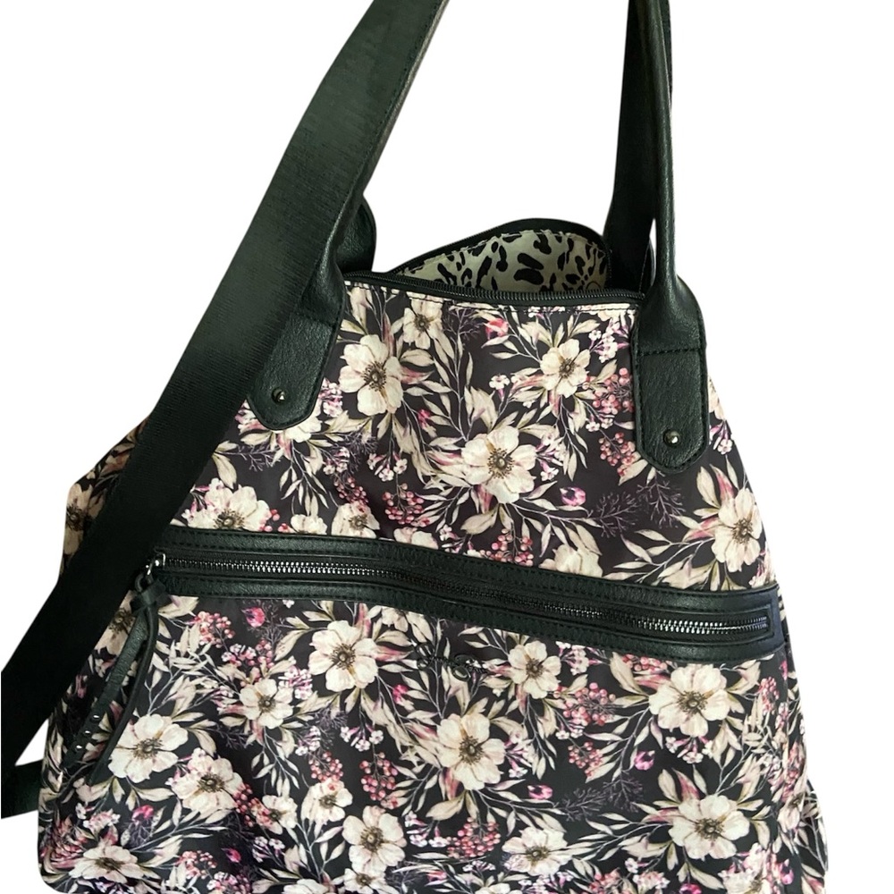 JESSICA SIMPSON Floral Weekender Bag